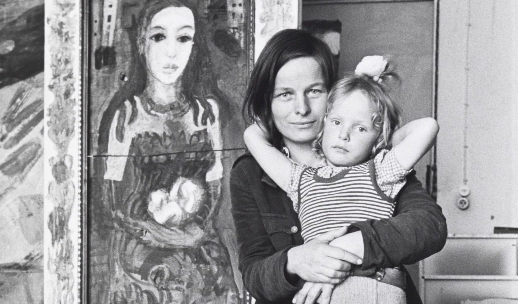 Schwarz-weiß Foto von Annemirl Bauer und ihrer Tochter